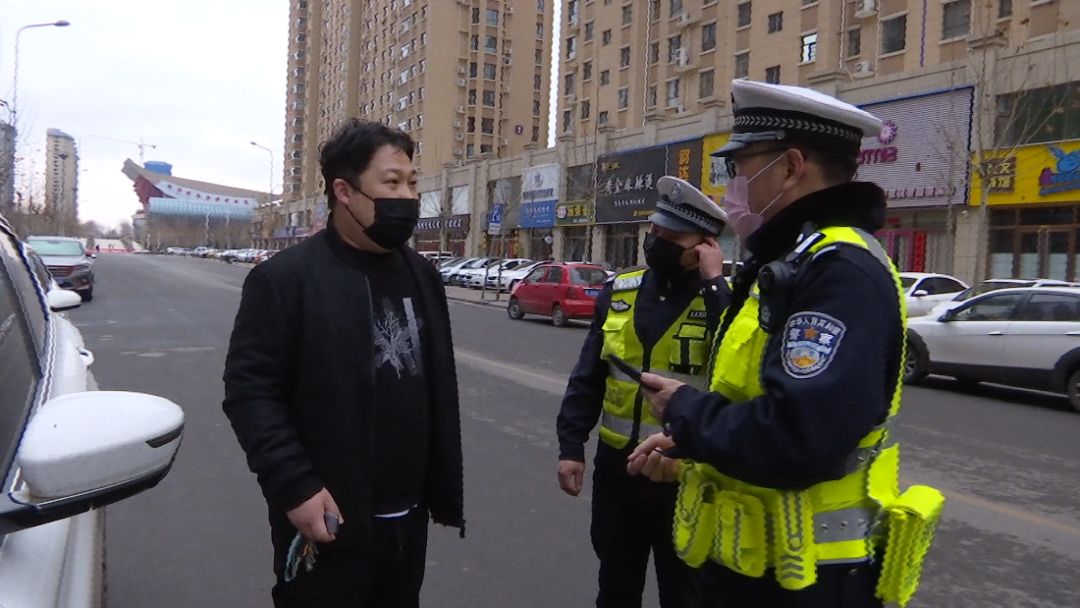 曲沃交警張?。嚎箵粢咔?不勝不歸